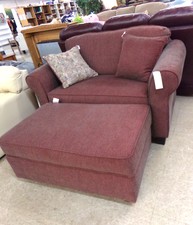 TWIN HIDE-A-BED
Great little loveseat ready for a guest to spend the night.  Comes with ottoman and 2 throw pillows.
$202.50