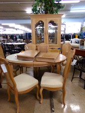CREATE A BEAUTIFUL DINING EXPERIENCE.  This long oval table comes with 2 large leaves for a large group.  6 chairs - 2 of them captains.  and the tall hutch behind all one set.
$562.50