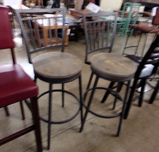 Grey distressed barstools
*2pc set
$50.00