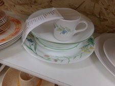 Correlle dishes.  8 place set & 2 big bowls. 
$50.00