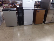 Variety of mini refrigerators.  Plus a narrow wine cooler.  The white box is a dishwasher.
$100.00