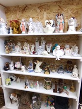 MUSICAL ANGEL.  Center shelf angel in long gown is a wind-up music box.  Add angels to your collection and to your Christmas decor
$12.00