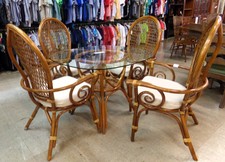 Rattan dining set
Table with 4 chairs
$188.40