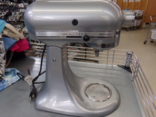 Silver Artisan Kitchen Aid mixer 
*No accessories with this item
$85.00