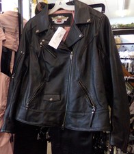 Ladies Harley Davison leather jacket with pink lining - stylish diagonal zipper *Size 2x
$93.80