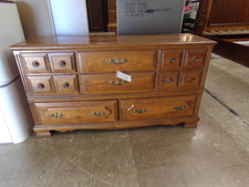 Maple dresser.  Well made vintage solid wood dresser.  
$295.00