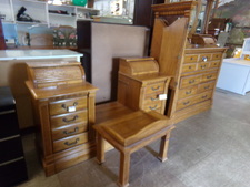 VANITY - OAK BUILD
The mirror to this vanity is safely standing against the side - so the pictures is not as appealing as could be.  Vanity has side roll-top cubbies, drawers and a bench seat that matches.  Find in the bedroom furnishings area.  Matching tall dresser sold separately.
$106.00