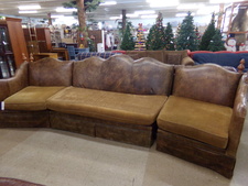 XLarge brown leather sofa with upholstered seats. Acorn posts can be replaced - lots of custom options online!
$1500.00