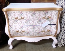 White and gold floral footed 2 drawer dresser
$250.00