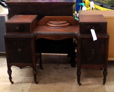 Antique dark wood vanity
$79.20