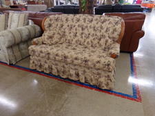 cream and floral LOVESEAT.  nice and clean.  country/warm 
$100.00