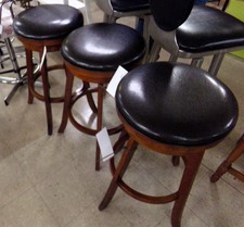 Dark brown bar stools
*3pc set
$100.00