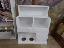Pet station
Comes with 2 bowls and 2 bed/cushions.  Organize your food, medicals, grooming equipment...  This is over 4ft wide
$180.00